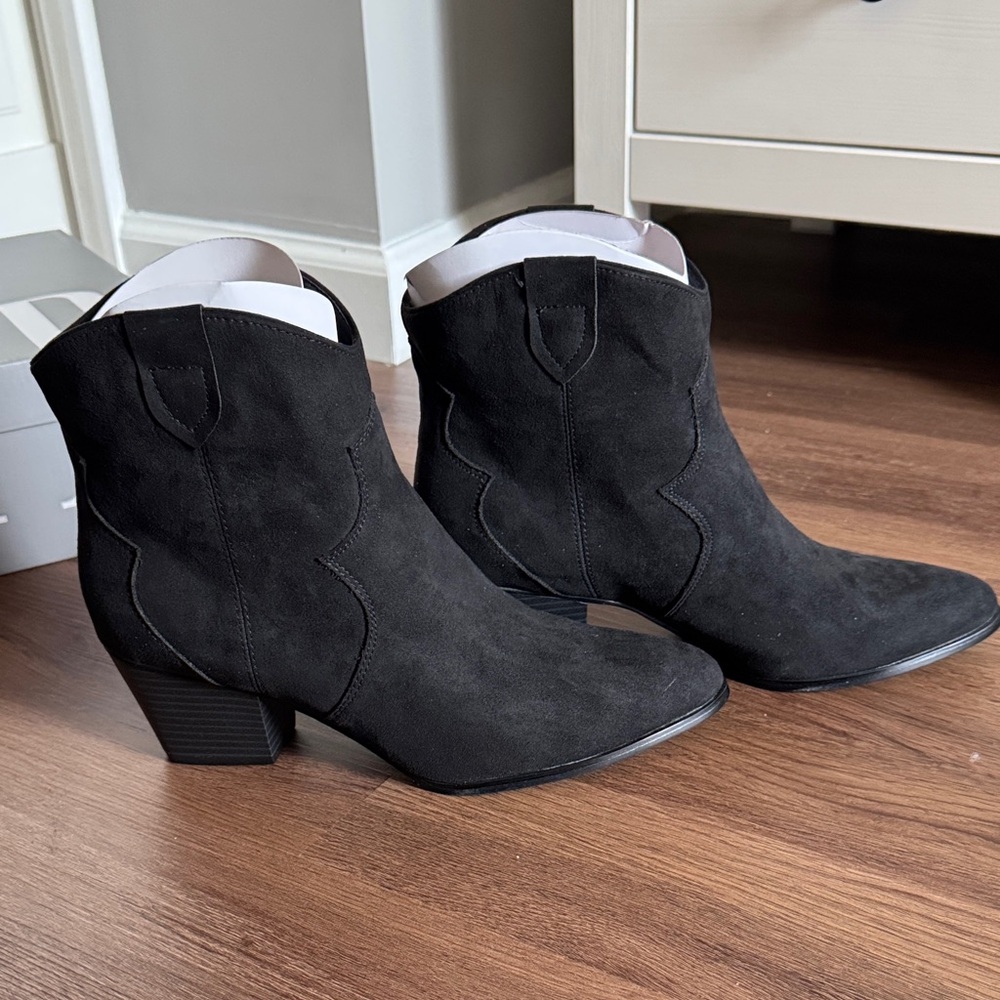 Gap NWT Black Suede Women's Ankle Western Boots
